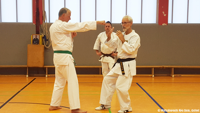 Kataanwendung mit richtigem Abstand und Timing